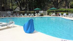 室外游泳池，恒温泳池