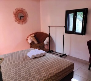 3 bedrooms, WiFi - Cute villa 15 minutes from the beach (Petite Île)