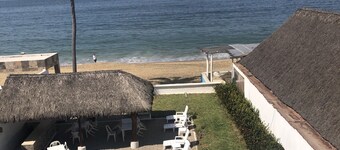 OCEANFRONT! 🏖   PENTHOUSE WITH A VIEW 🐳 🚢