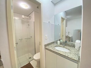 Haartrockner, Handtücher, Toilettenpapier