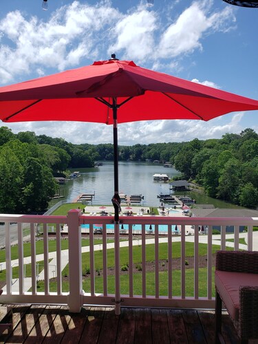Breathtaking Sunset Views Over Smith Mountain Lake offers no stairs to condo
