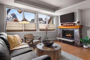Smart TV, fireplace