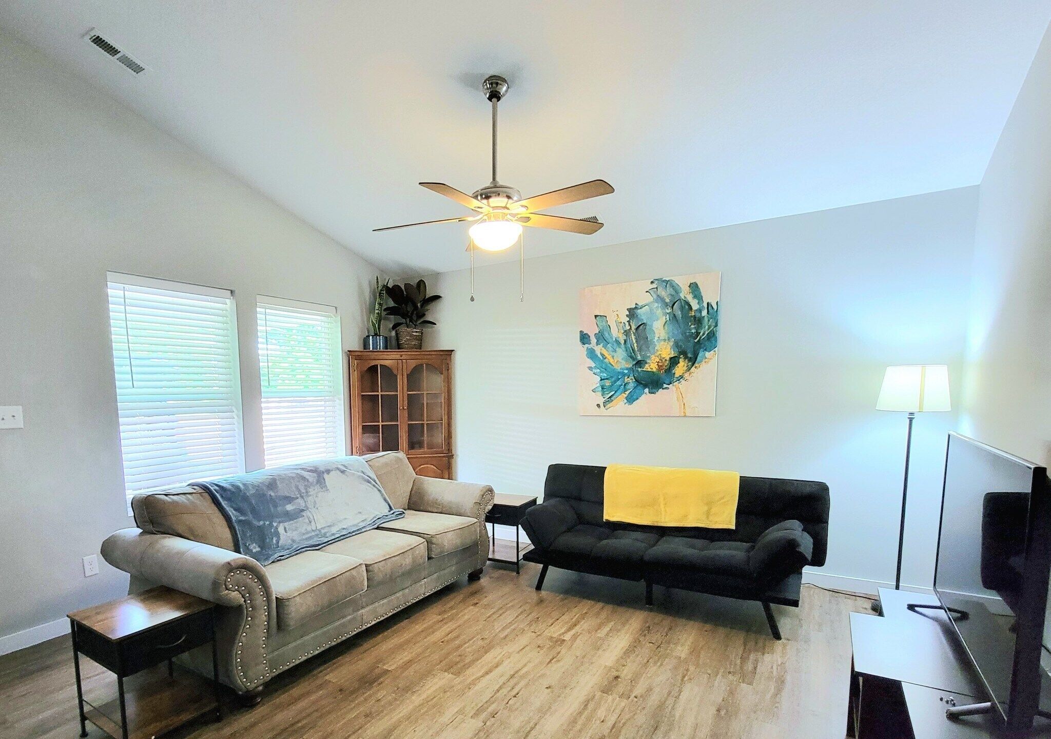 Quaint and Cozy home near downtown!