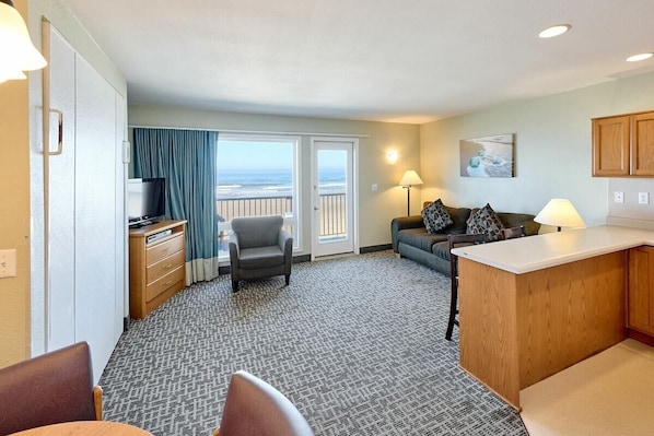 TV, offices - Oceanfront Suite - Beach Access - Heated Pool and Hot Tub! (Lincoln City)