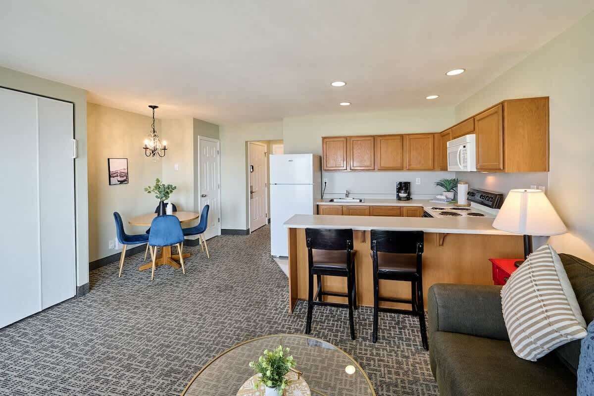 TV, DVD player, offices