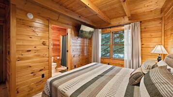 2 bedrooms, desk, WiFi (free), bed sheets