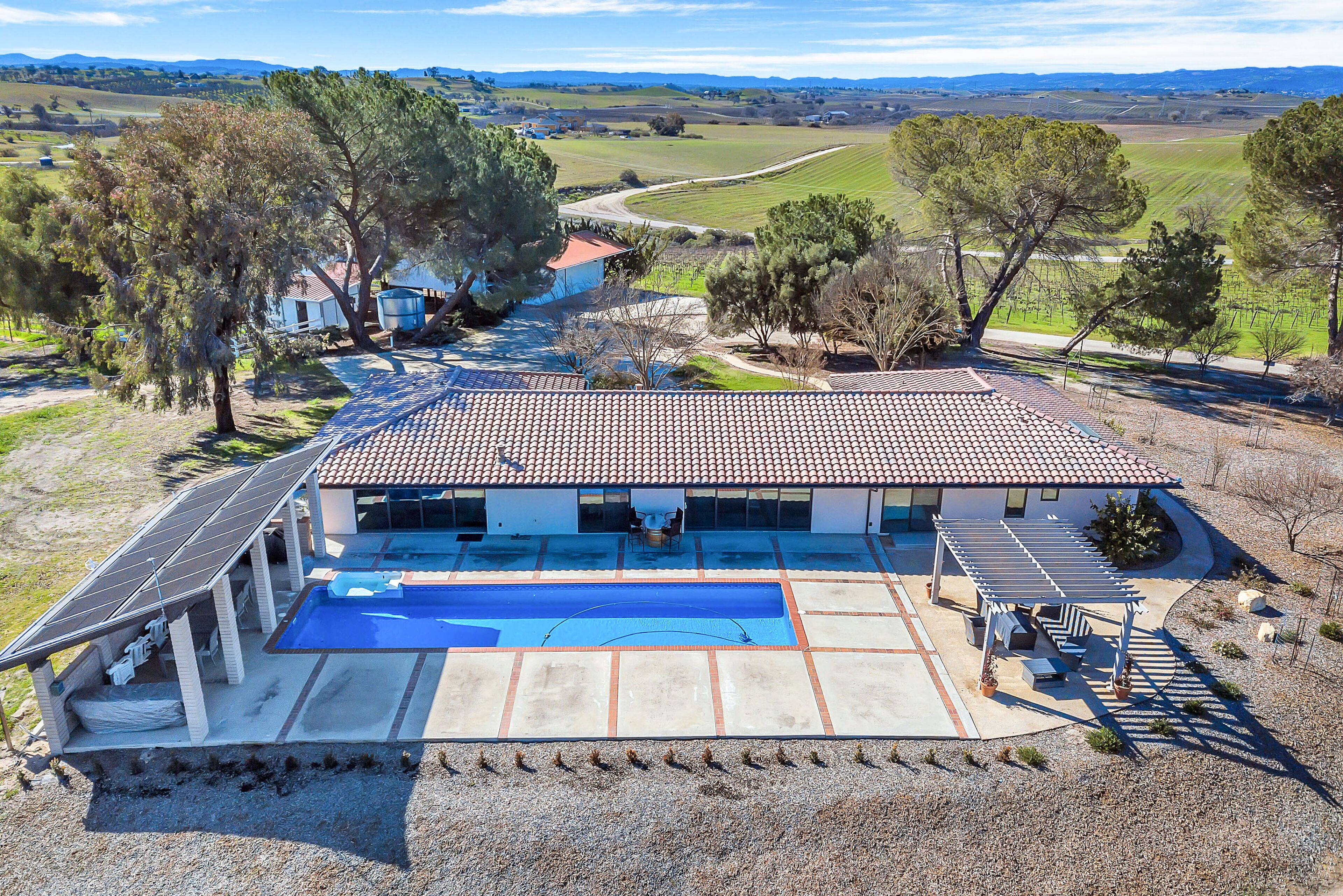 Dog-friendly Devi Vineyard home with pool, W/D & central AC