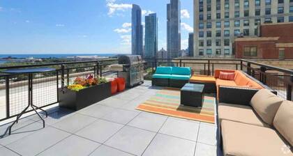Downtown 3bd Penthouse| Lake Mich VIEWS +gym