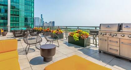 Downtown 3bd Penthouse| Lake Mich VIEWS +gym