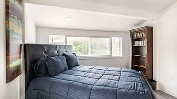 2 bedrooms, in-room safe, desk, iron/ironing board