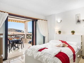 Iron/ironing board, internet, bed sheets