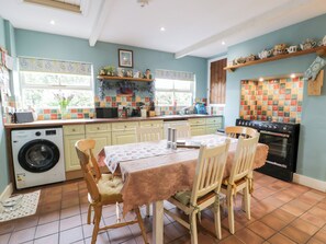 Casa de campo | Cocina privada | Frigorífico, lavavajillas, hervidor eléctrico y tostadora