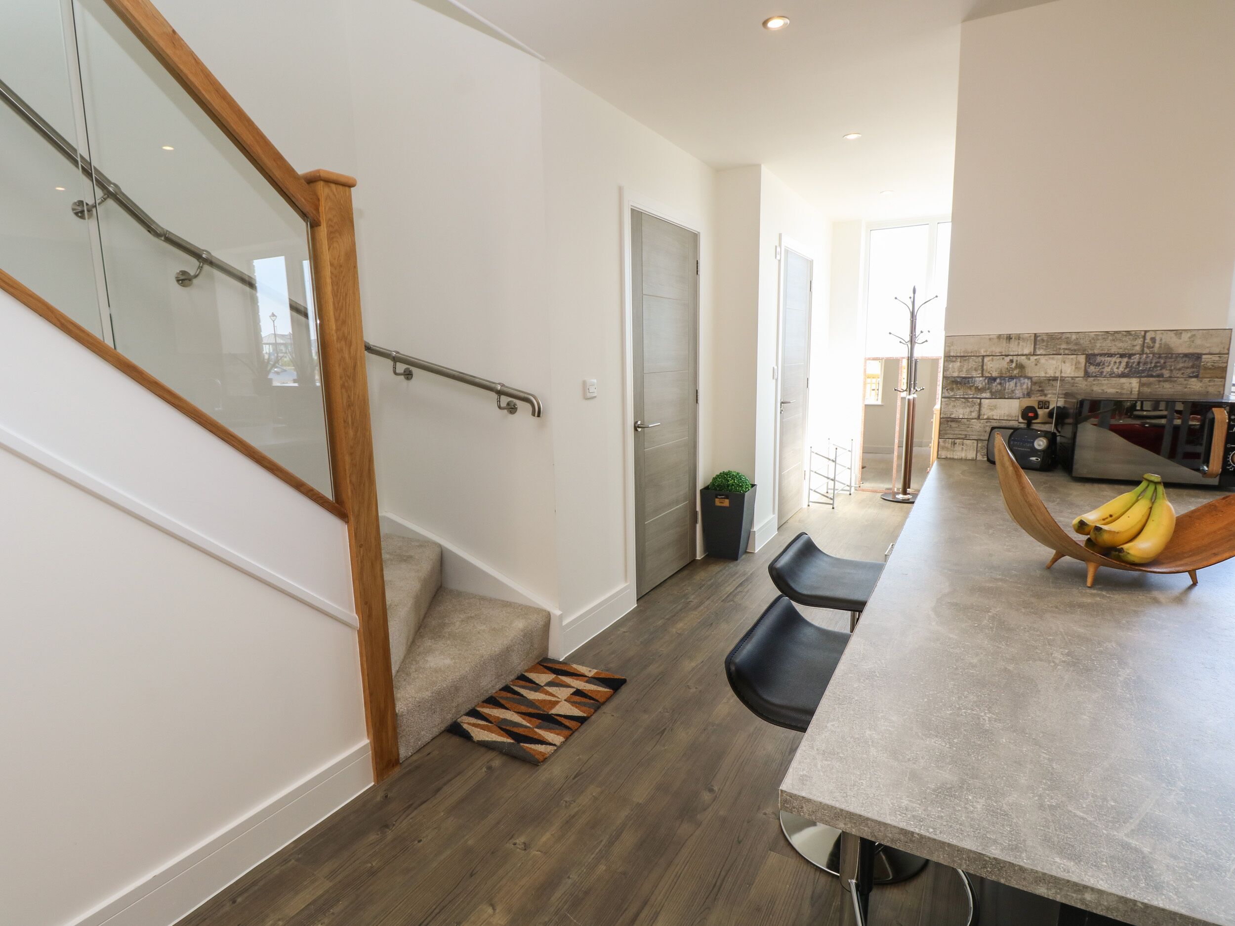 Refrigerador, lavavajillas, tetera/pava eléctrica, tostadora