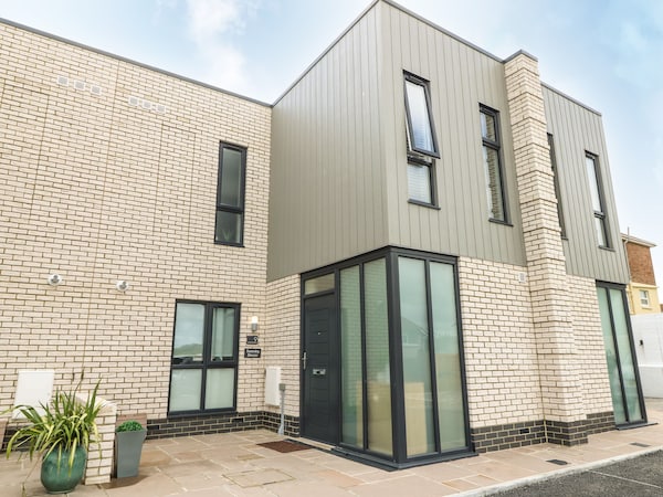9 Breakwater Way - Hampshire
