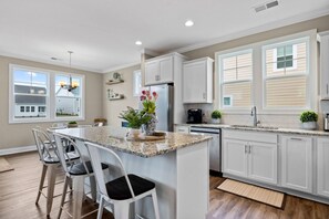 House, 4 Bedrooms | Private kitchen - Gypsea Soul (Beaufort)