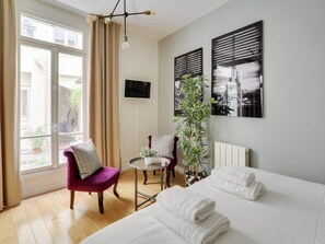 1 bedroom, iron/ironing board, internet - Charming studio in the heart of Paris for 2 people (Paris)