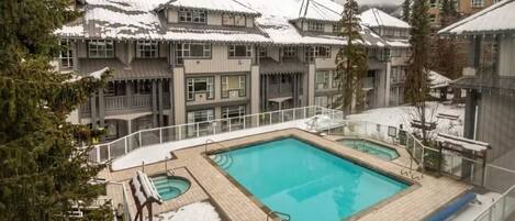 Piscine extérieure, piscine chauffée