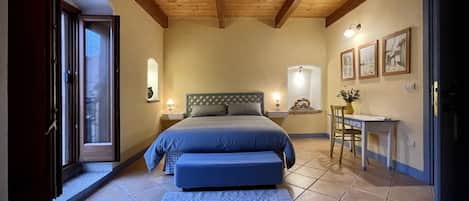 2 Schlafzimmer, Schreibtisch, Bügeleisen/Bügelbrett, Reisekinderbett