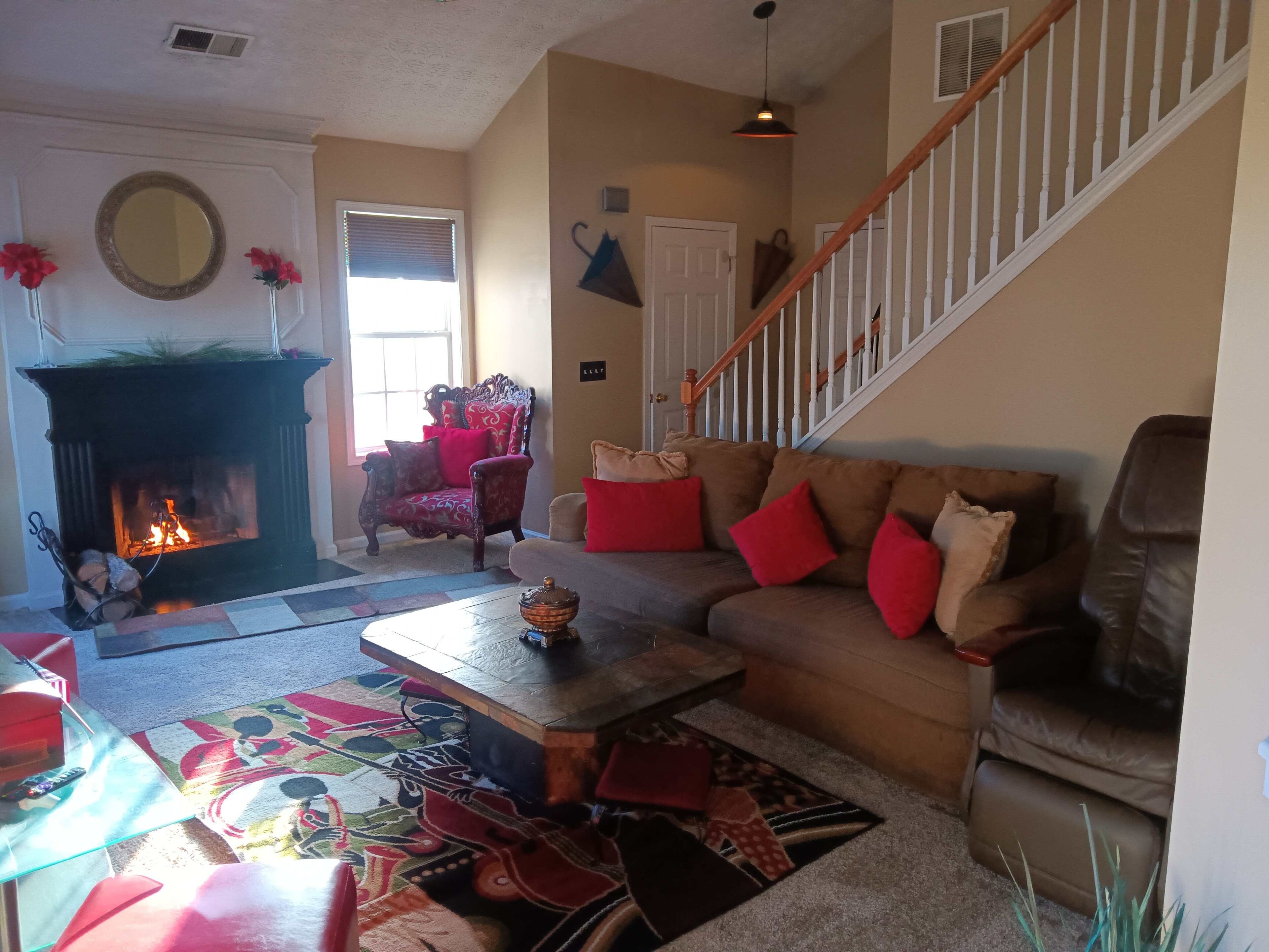 Smart TV, chimenea, videojuegos y libros 