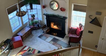 Enchanting Cottage Home nearby Airport