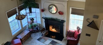 Enchanting Cottage Home nearby Airport