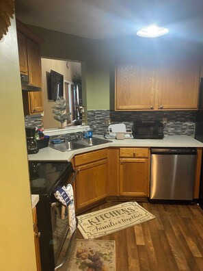 Coffee/tea maker, fridge, microwave, oven