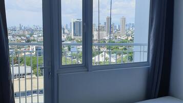 1 bedroom, desk, free WiFi, bed sheets