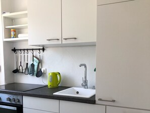Fridge, oven, coffee/tea maker, toaster - Apartment- 2 persons, 36sqm, balcony with mountain view (Bad Reichenhall)