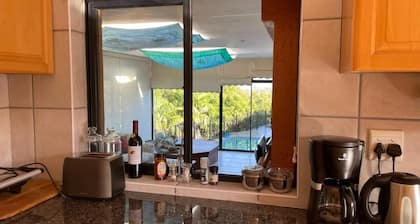 Tableview Lodge - Private home with pool and stunning views