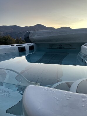 Outdoor pool, a heated pool - Spacious private estate with swim spa and amazing mountain views (Wanaka)