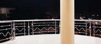 3 Bedroom Comfort Home - 2 minutes to the hospitals and super stores