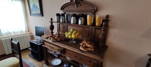 Deluxe Cottage | In-room dining - El Toril Glamping Experience (Velada)