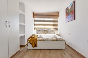 2 bedrooms, iron/ironing board, free WiFi, bed sheets