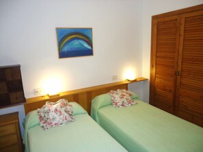 2 chambres, fer et planche à repasser, draps fournis