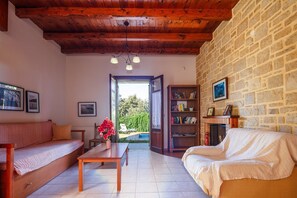 Smart TV, fireplace, DVD player - Villa in Prines with Cretan Sea Views (Prinès, Rethymno)