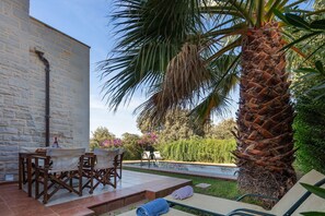 Outdoor dining - Villa in Prines with Cretan Sea Views (Prinès, Rethymno)