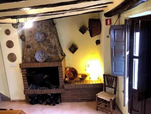 Interior - Corner House (Iznatoraf)