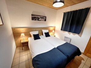5 bedrooms, WiFi, bed sheets