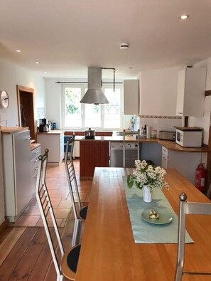 Fridge, microwave, oven, stovetop - Vacation home "Kliesenpetter" with quiet terrace and garden (Prezelle)