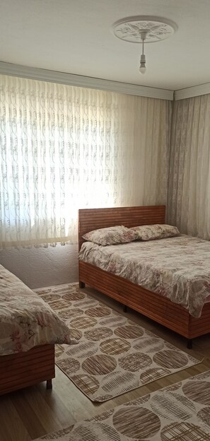 1 bedroom, desk, bed sheets - Salda Gölü Kumsalda Apart Pansiyon (Salda)