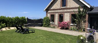 Romantic cottage 3 minutes from Etretat with garden - free parking
