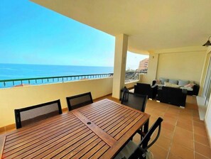 Outdoor dining - Apartment in Mascarat with private beach access (Mascarat, Altea)