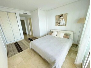 2 Schlafzimmer, Reisekinderbett, kostenloses WLAN, Bettwäsche