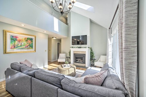 Family-Friendly Retreat w/ Hot Tub: 1 Mi to Dtwn