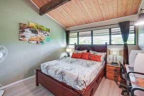 1 bedroom, desk, travel cot, WiFi