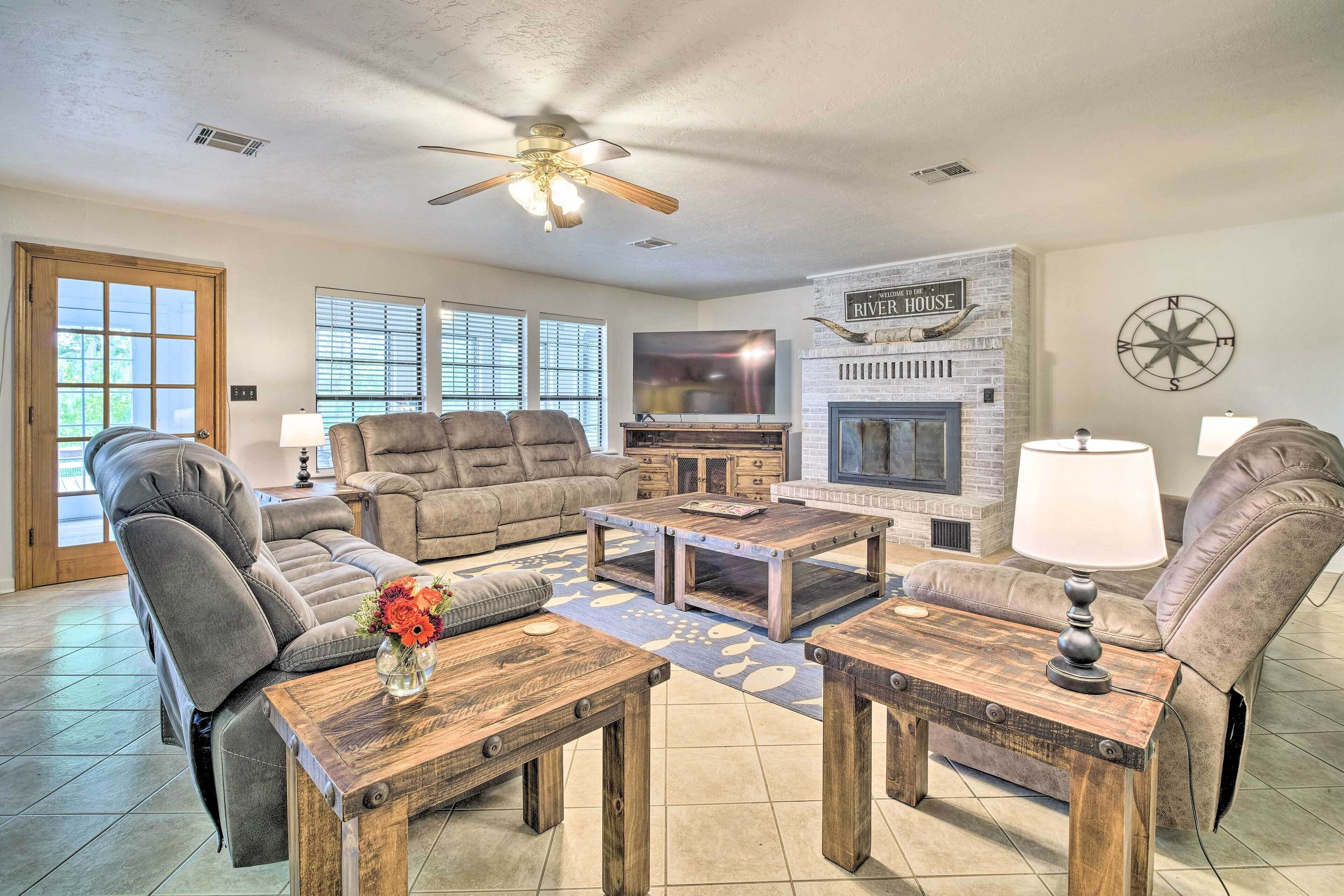 Riverfront Hunstville Home w/ Deck & Chiminea