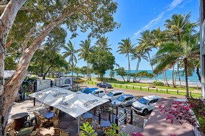 Dine with a view of the ocean and palm trees at this beachfront restaurant.