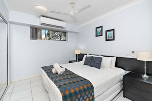 1 bedroom, iron/ironing board, free WiFi, bed sheets - Palm Cove 1 Bedroom Apartment (Palm Cove)