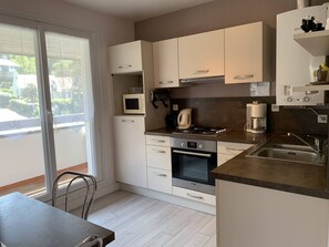 Microwave, freezer - Apartment with WIFI and balcony in Perros-Guirec (Perros-Guirec)