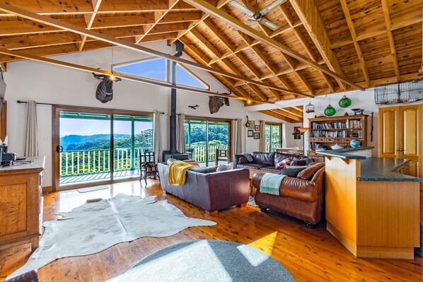 Smart TV, fireplace, DVD player, table tennis